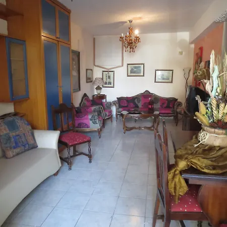 Apartment Thessaloniki Airport & Mall Cosmos