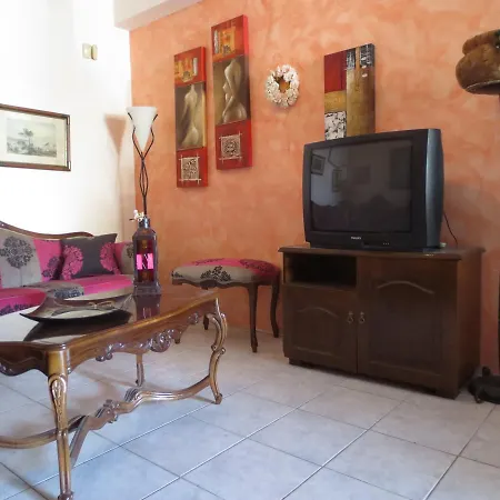Thessaloniki Airport & Mall Cosmos Apartmán *